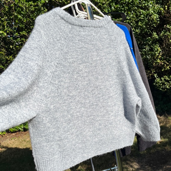 🩷🩶 L EUC Pullover sweater gray w/ pink heart Old Navy size Large - Picture 7 of 11